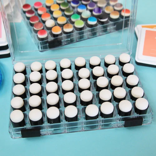 Scrapbook.com - Sponge Dauber Storage Box with 40 Sponge Daubers Included
