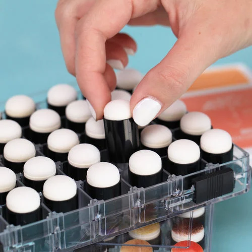 Scrapbook.com - Sponge Dauber Storage Box with 40 Sponge Daubers Included