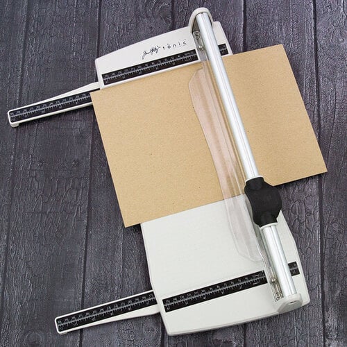 Tonic Studios - Tim Holtz - 12.5 Inch Rotary Media Trimmer 10 Tonic Studios - Tim Holtz - 12.5 Inch Rotary Media Trimmer