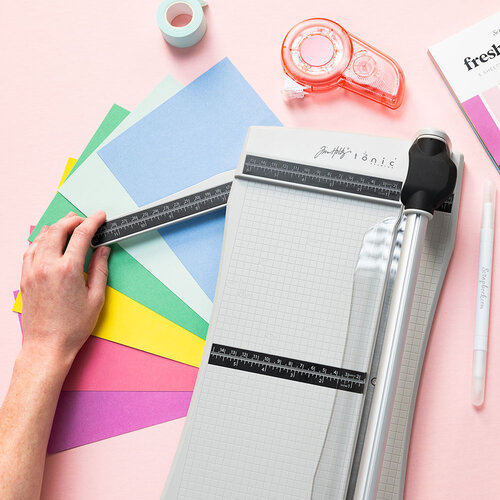 Tonic Studios - Tim Holtz - 12.5 Inch Rotary Media Trimmer 13 Tonic Studios - Tim Holtz - 12.5 Inch Rotary Media Trimmer