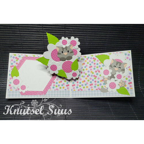 Karen Burniston - Craft Dies - Twist Flower Pop-up