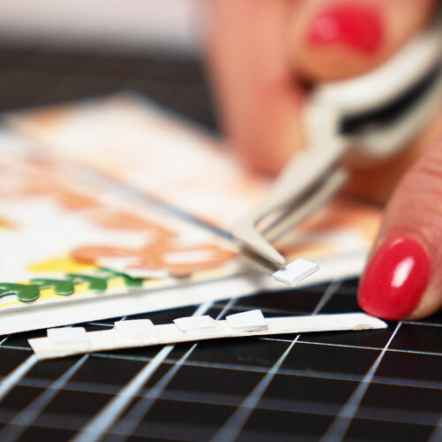 Scrapbook.com - Double Sided Adhesive Foam Squares - White - 1mm Thickness - Small Squares