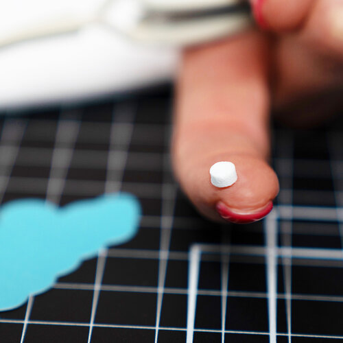 Scrapbook.com - Double Sided Adhesive Foam Rounds - White - 3mm Thickness - Small Rounds