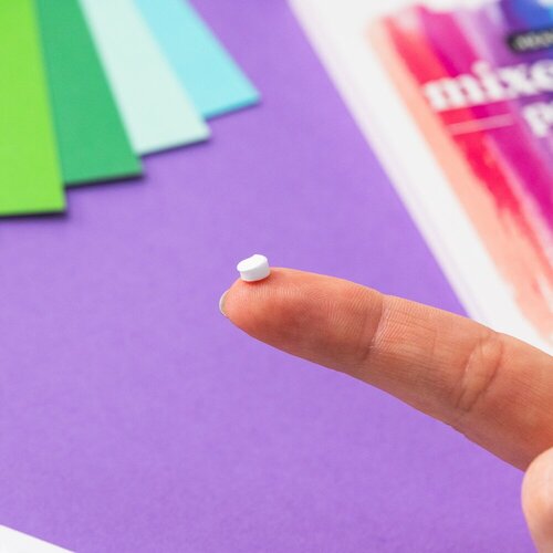 Scrapbook.com - Double Sided Adhesive Foam Rounds - White - 3mm Thickness - Small Rounds