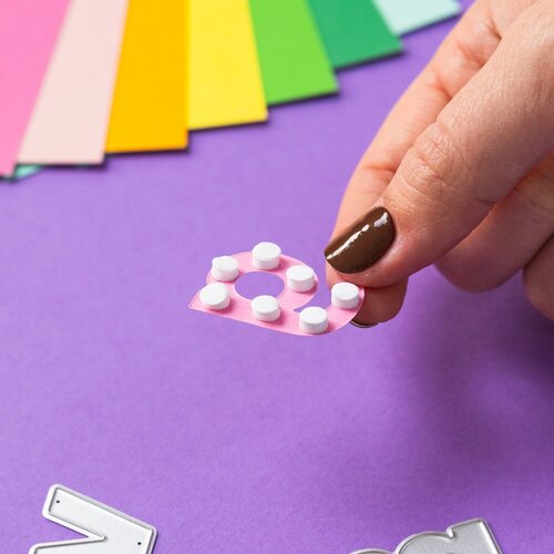 Scrapbook.com - Double Sided Adhesive Foam Rounds - White - 3mm Thickness - Small Rounds