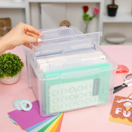 Scrapbook.com - Clear Craft Storage Box - with 6 Tabbed Dividers 6 Scrapbook.com - Clear Craft Storage Box - with 6 Tabbed Dividers