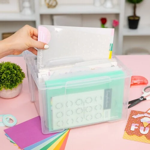 Scrapbook.com - Clear Craft Storage Box - with 6 Tabbed Dividers  - Includes 15 Pack Medium Storage Envelopes