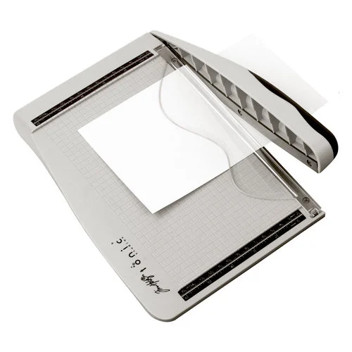 Tonic Studios - Tim Holtz - 8.5 Inch Guillotine Comfort Trimmer 2 Tonic Studios - Tim Holtz - 8.5 Inch Guillotine Comfort Trimmer