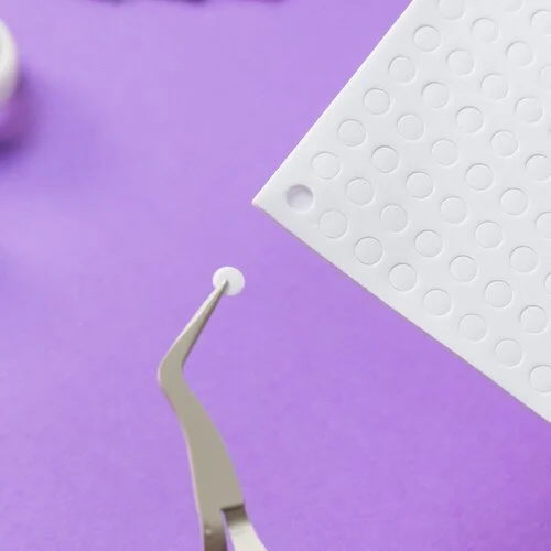 Scrapbook.com - Double Sided Adhesive Foam Rounds - White - 1mm Thickness - Small Rounds