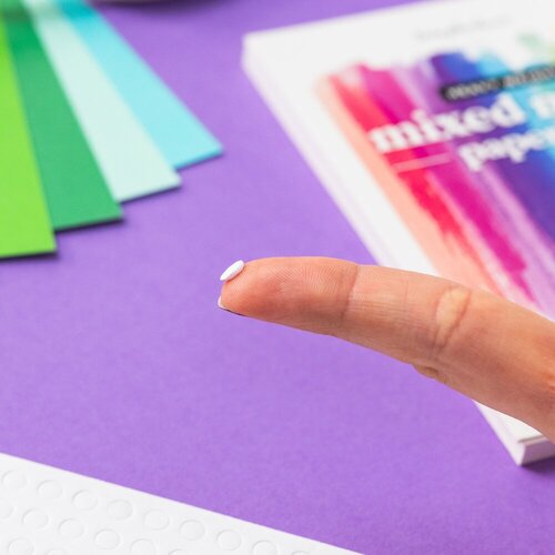 Scrapbook.com - Double Sided Adhesive Foam Rounds - White - 1mm Thickness - Small Rounds