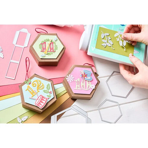 Sizzix - Catherine Pooler Designs - Thinlits Dies - Hanging Ornament Box 11 Sizzix - Catherine Pooler Designs - Thinlits Dies - Hanging Ornament Box