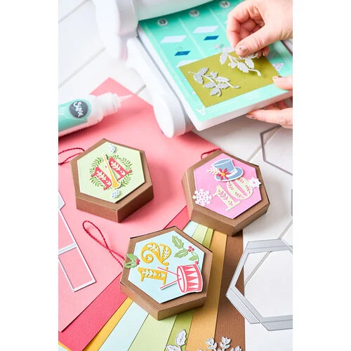 Sizzix - Catherine Pooler Designs - Thinlits Dies - Hanging Ornament Box 9 Sizzix - Catherine Pooler Designs - Thinlits Dies - Hanging Ornament Box